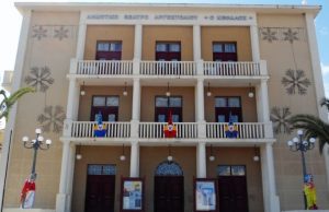 Συναγερμός στο Αργοστόλι: Ο Δήμος… καθαρίζει το Θέατρο – Η αντιπολίτευση ζητά εξηγήσεις!