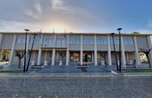 Σκληρή απάντηση από τον Δήμο Αργοστολίου: «Μόνιμοι γκρινιάρηδες βλέπουν απαξίωση παντού» – Τι λέει για Pegg, Γιαννάκη και Τασούλα