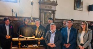 Πλήθος πιστών στην Πεσσάδα για την Κυριακή της Σταυροπροσκύνησης – Παρουσία του Δημάρχου Αργοστολίου (εικόνες)