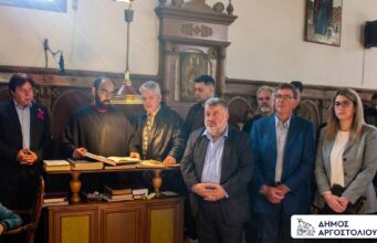 Πλήθος πιστών στην Πεσσάδα για την Κυριακή της Σταυροπροσκύνησης – Παρουσία του Δημάρχου Αργοστολίου (εικόνες)