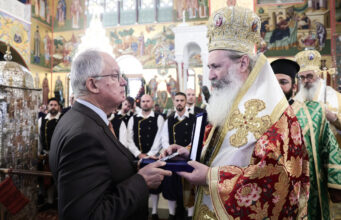 Πέτρο Τατσόπουλε: Άλλο να μη πιστεύεις στον Άγιο Γεράσιμο και άλλο να αποκαλείς «διαταραγμένους» τους ανθρώπους που πιστεύουν